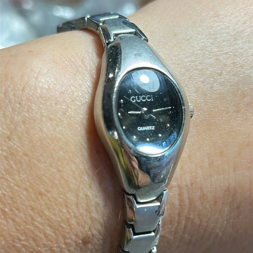 Gucci Vintage watch preloved GVC
